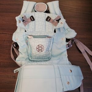 EUC Lillebaby Complete Embossed baby carrier